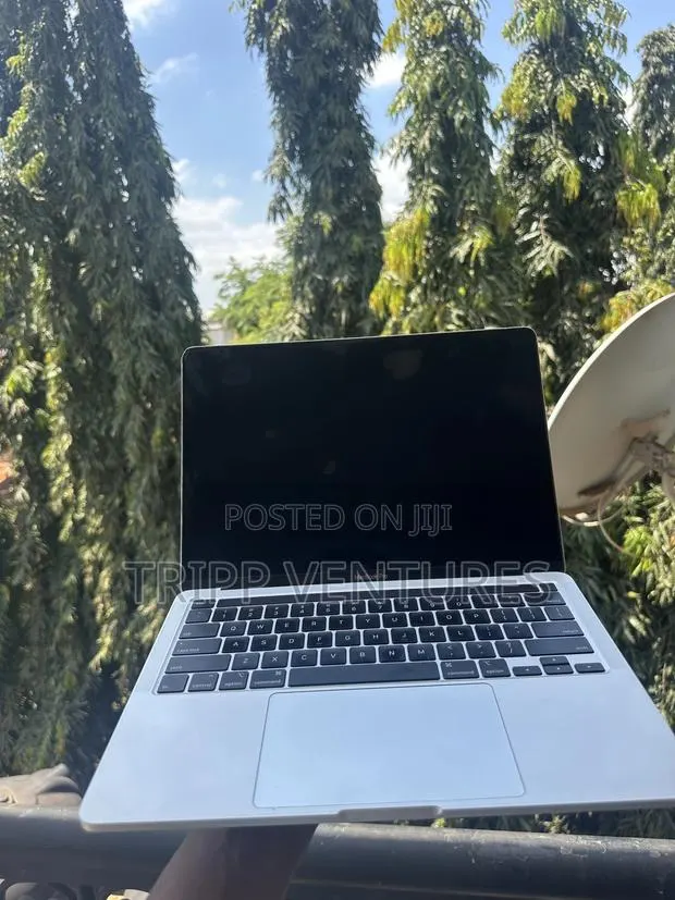 Laptop Apple MacBook Pro 2020 8GB Intel Core i5 SSD 256GB · Photo 1