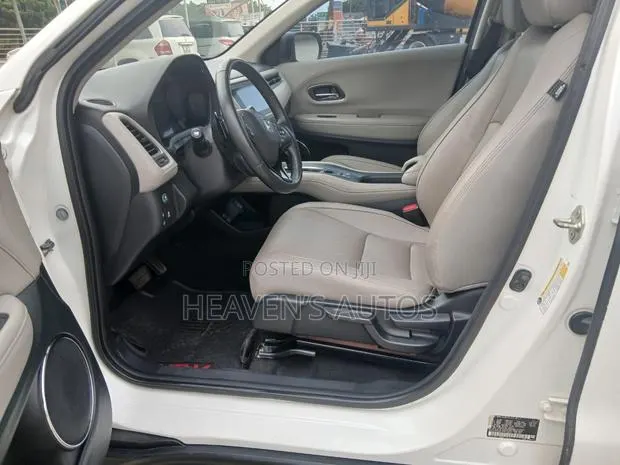 Honda HR-V 2019 White · Photo 1