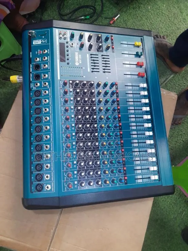 Yamaha Mk 12 Channel Mixer · Photo 1