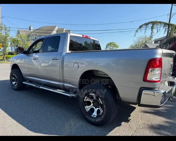 Dodge RAM 2019 Silver · Photo 1