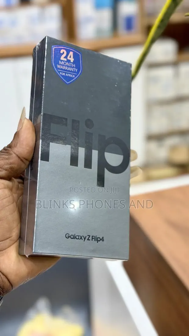 New Samsung Galaxy Z Flip4 256 GB Gray · Photo 1