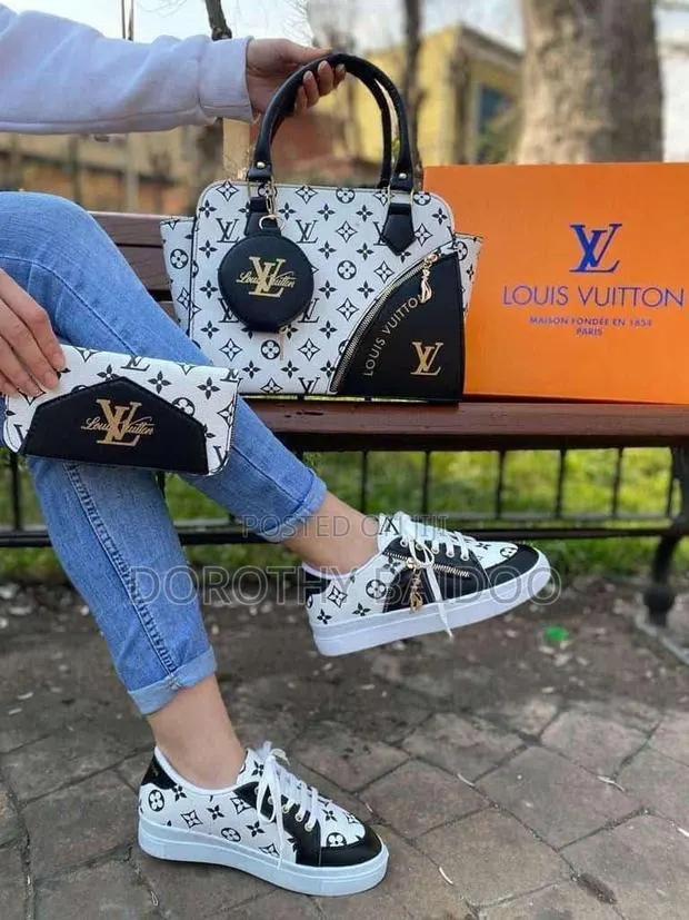 Beautiful Ladies Bag With Shoe · Photo 1