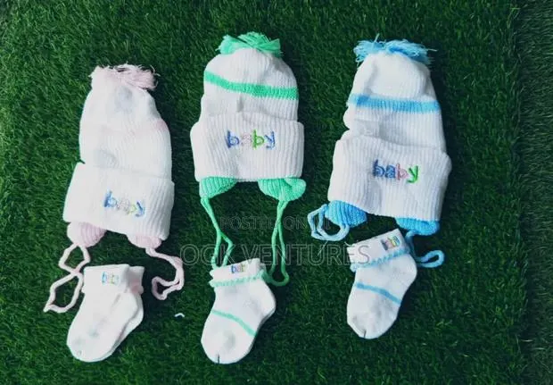 Baby Knitted Hat and Socks · Photo 1