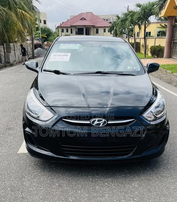 Hyundai Accent SE Hatchback 2016 Black · Photo 1