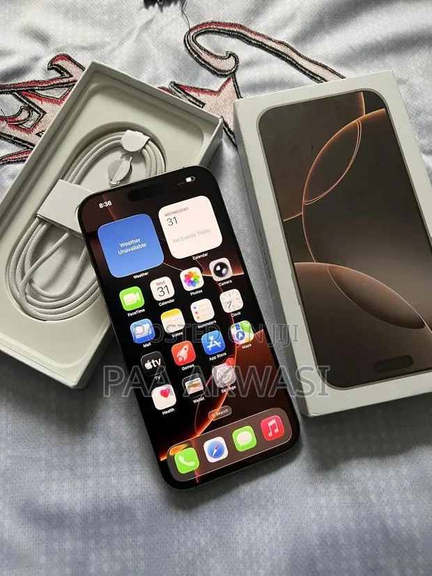 Apple iPhone 16 Pro Max 256 GB Gold · Photo 1
