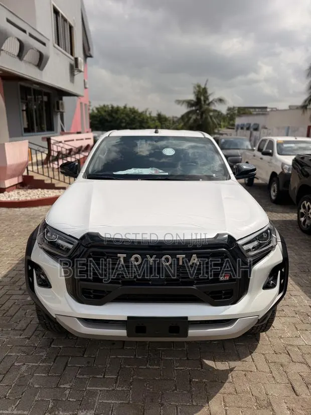 New Toyota Hilux 2026 White · Photo 1