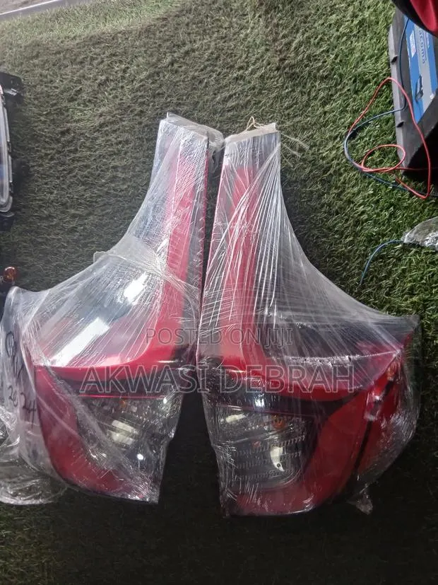 CRV 2024 Tail Light Pair · Photo 1