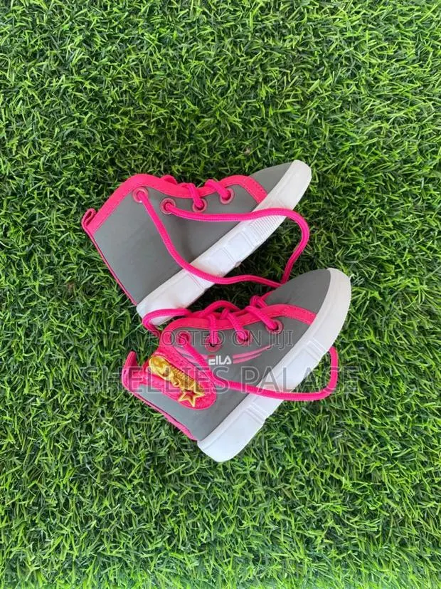 Kids Fashionable Shoes · Photo 1