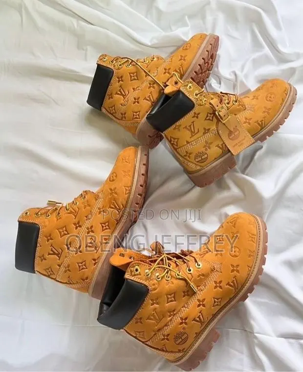 Original Louis Vuitton Timberland Boots Suede Brown · Photo 1