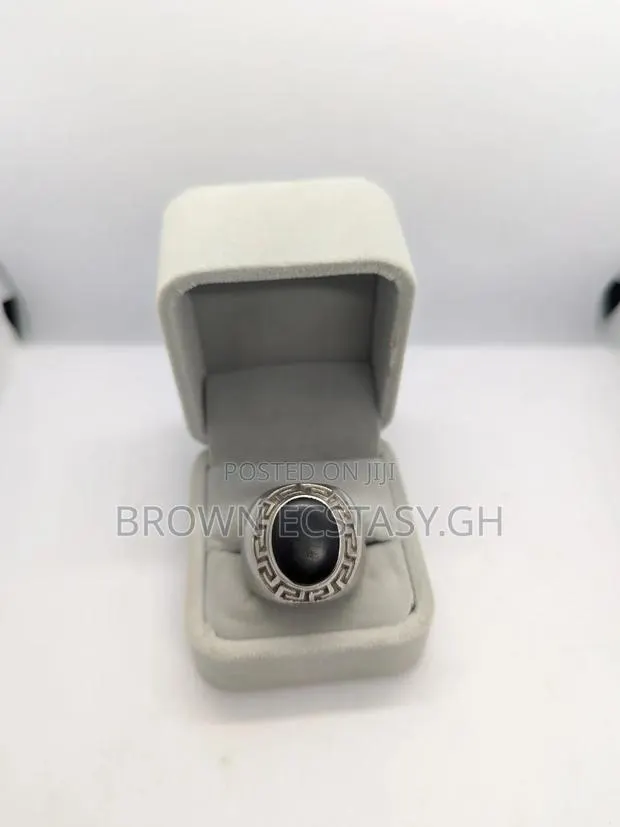 Antique Black Stone Ring · Photo 1