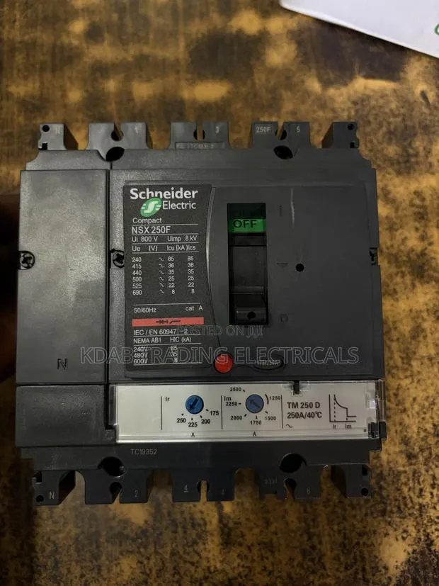 Original 4 Pole McCb Breaker · Photo 1
