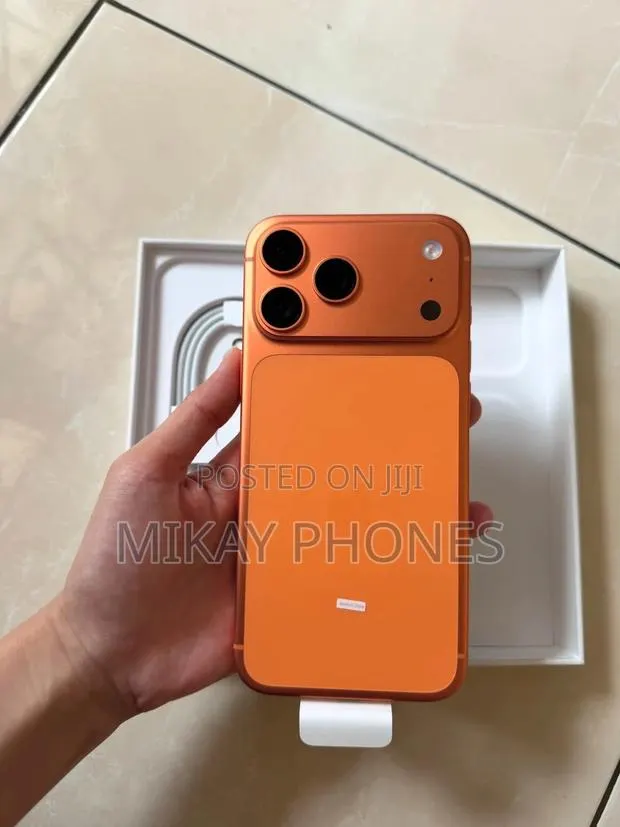 Apple iPhone 17 Pro Max 512 GB Orange · Photo 1