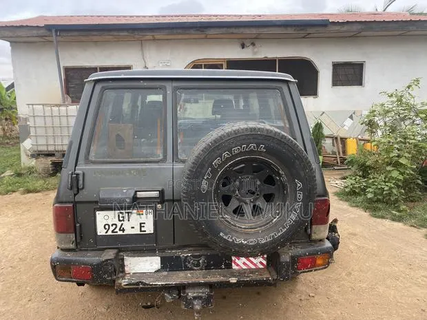 Nissan Patrol 1995 Green · Photo 1