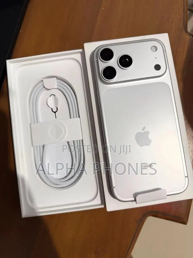 Apple iPhone 17 Pro Max 512 GB Silver · Photo 1