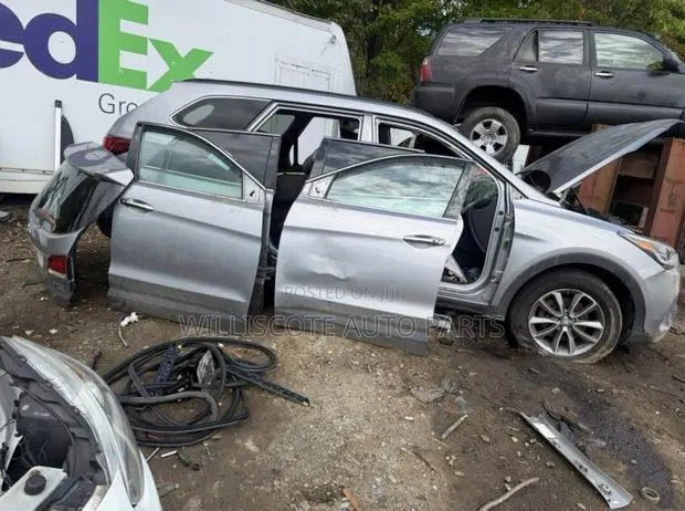 Hyundai Santa Fe Grand / Limited 17-18 All Parts Available · Photo 1