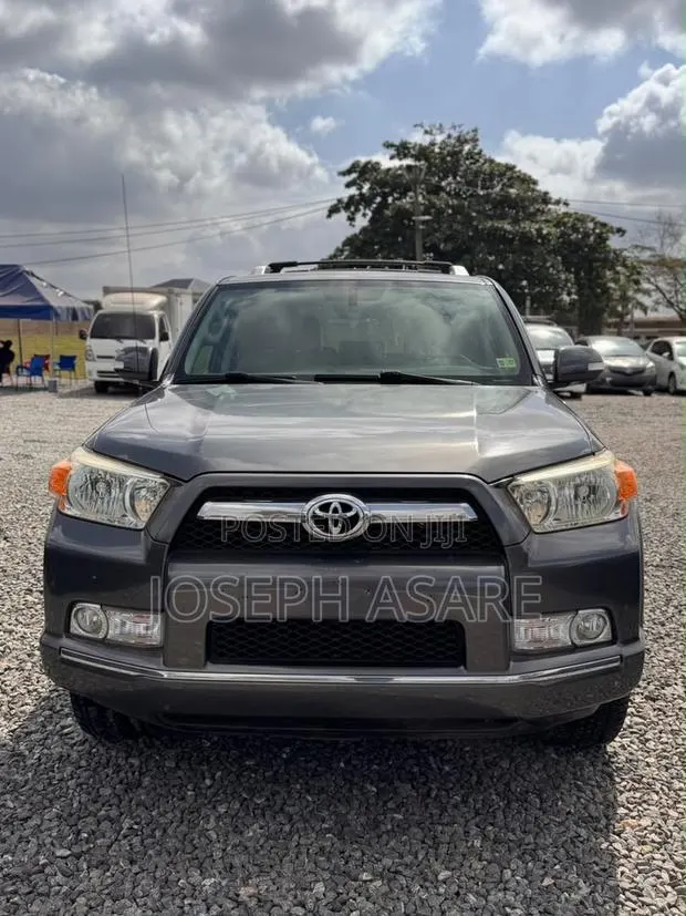 Toyota 4-Runner Limited 4WD 2011 · Photo 1