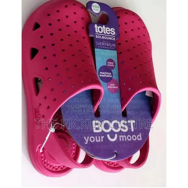 Totes Clogs (Crocs for Kids) · Photo 1