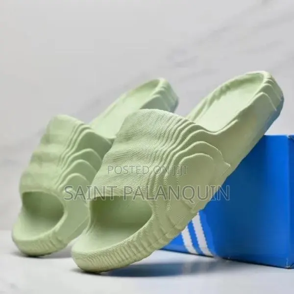 Adidas Comfortable Slides · Photo 1