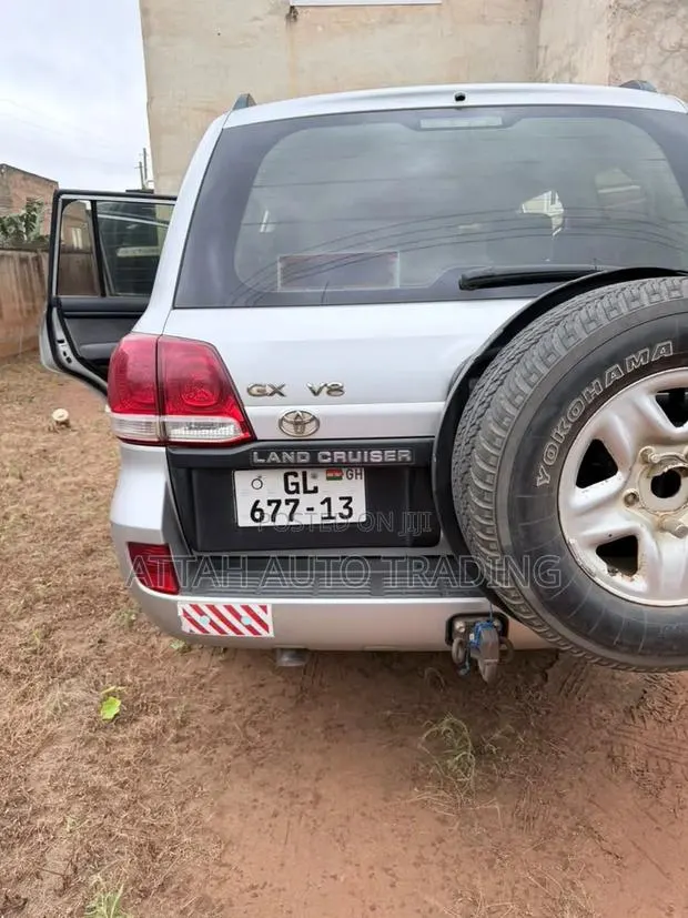 Toyota Land Cruiser 2013 Silver · Photo 1