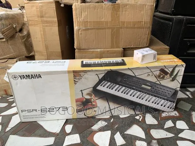 Yamaha PSR-E273 Keyboard · Photo 1