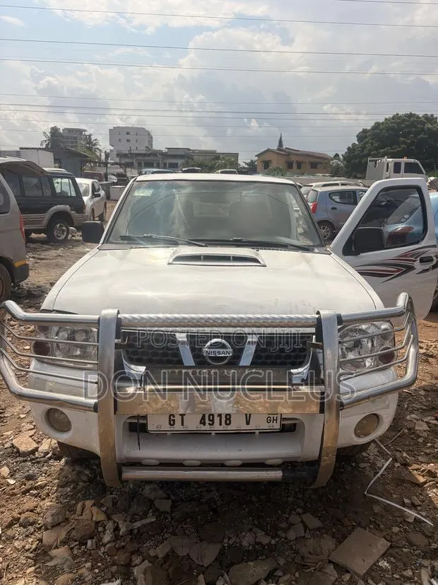 Nissan Hardbody 2007 White · Photo 1