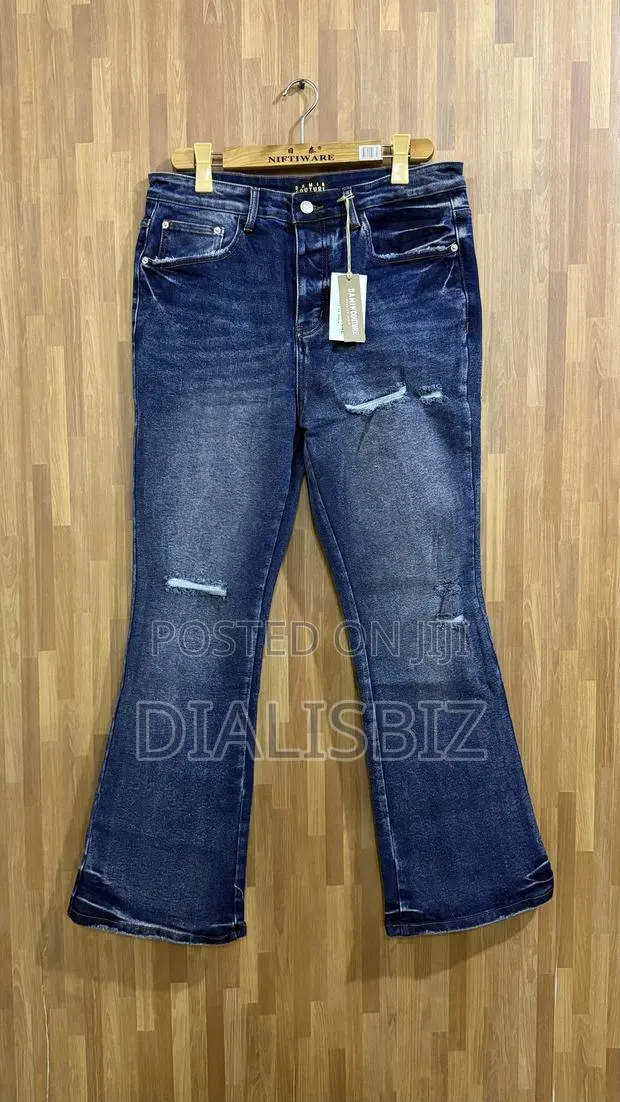 Flare Jeans · Photo 1