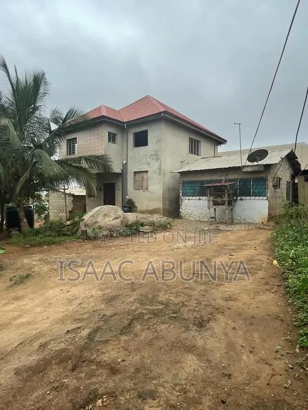 3bdrm House in Akoti Junction, Gomoa West for sale · Photo 1