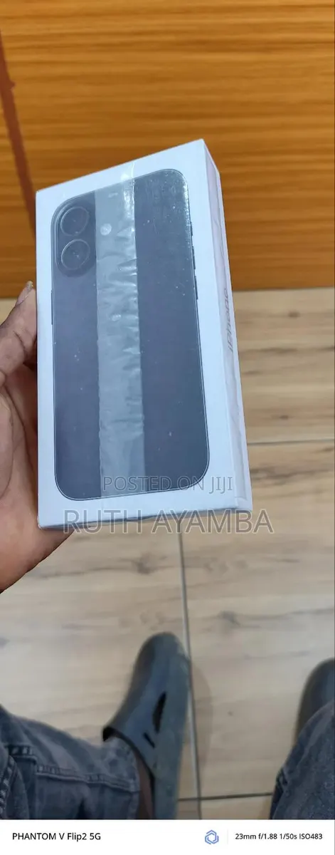 New Apple iPhone 16 Plus 128 GB Black · Photo 1