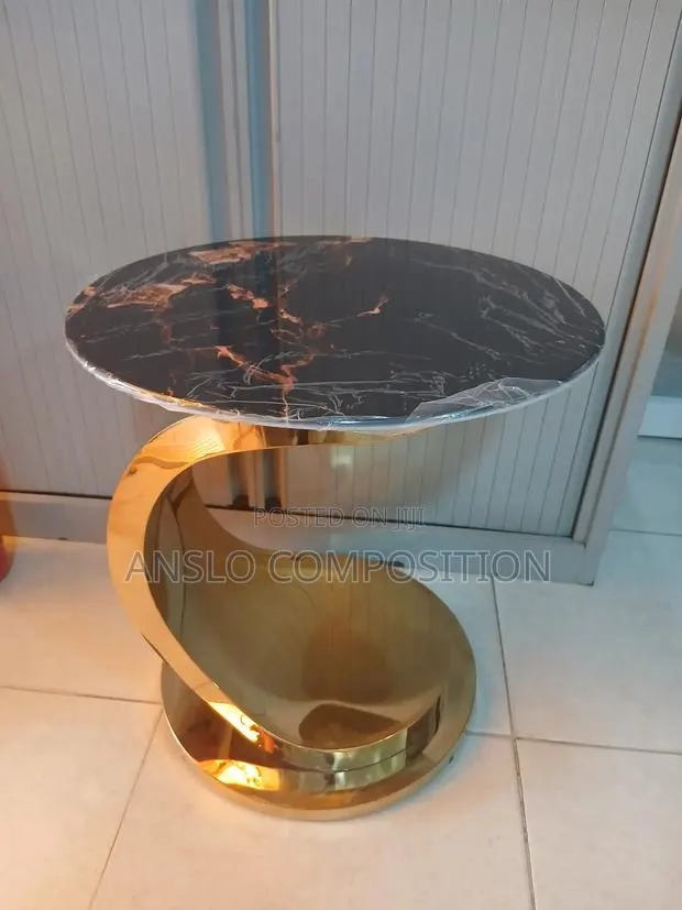 Classic Coffee Table · Photo 1