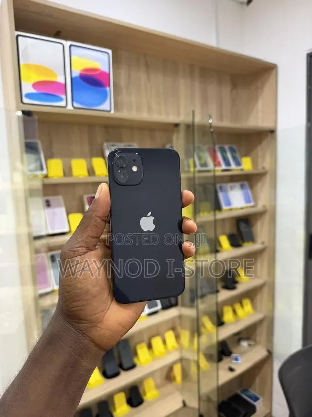 Apple iPhone 12 64 GB Black · Photo 1