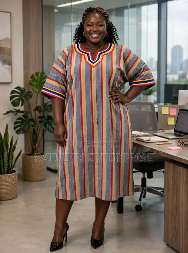 Ladies Smock Dress · Photo 1