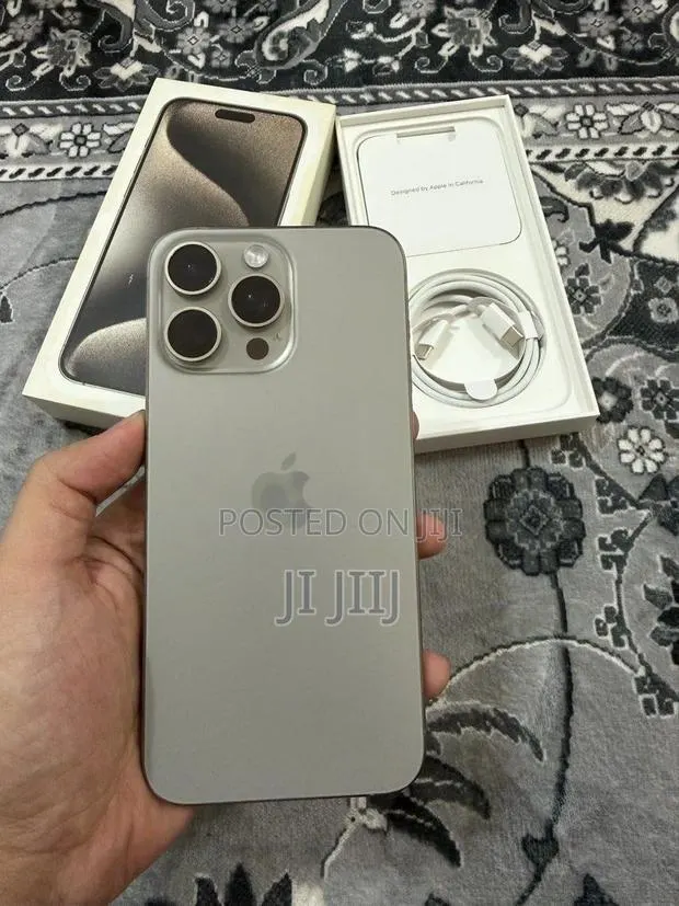 Apple iPhone 15 Pro Max 512 GB Gray · Photo 1