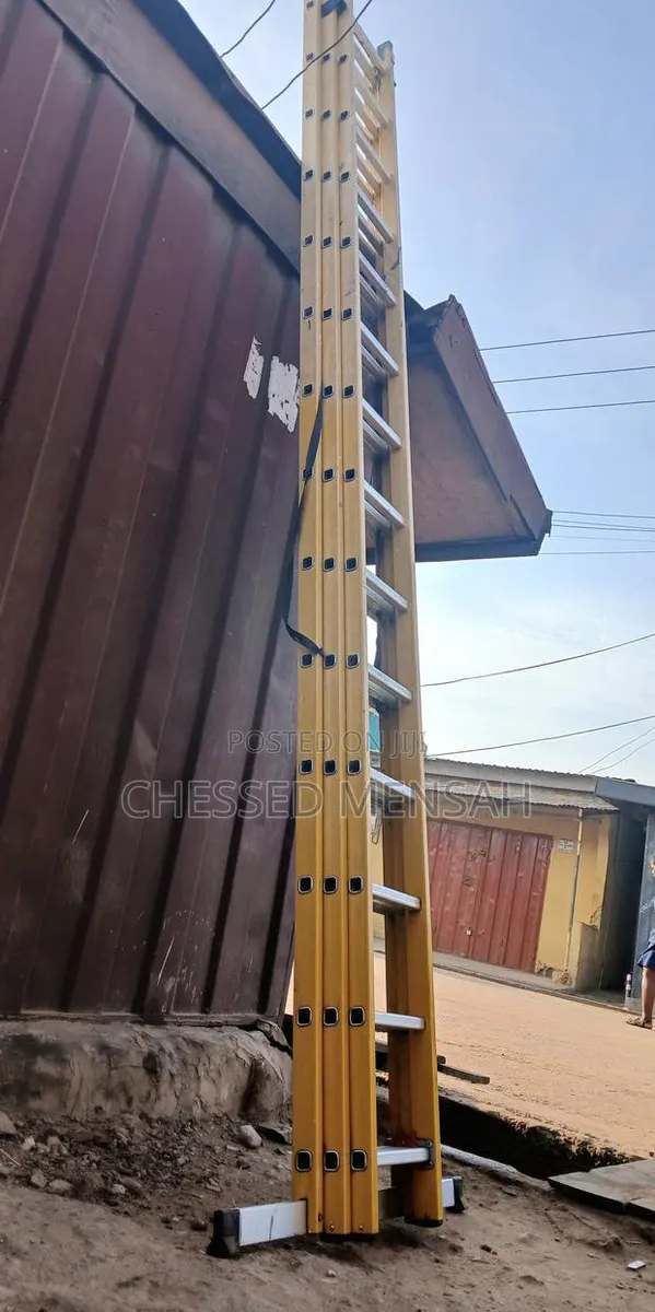Alluminium Fiber Ladder, 14steps X3 Triple-Section Extension. 34ft · Photo 1