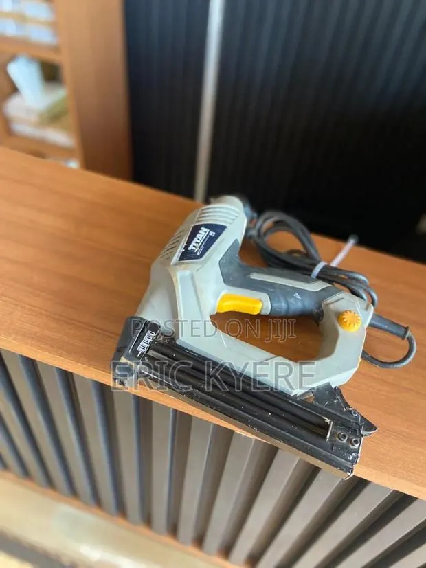 Titan 25mm Electric Nail Gun Stapler – Uk Used · Photo 1
