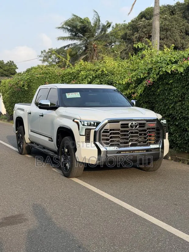 Toyota Tundra 1794 Edition CrewMax 5.5' Bed 2023 White · Photo 1