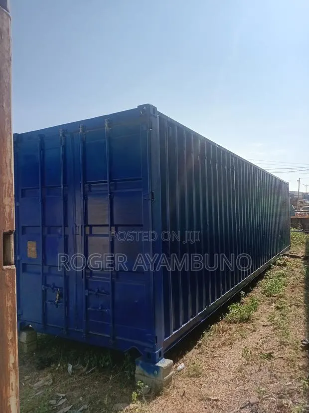 40 Feet Shipping Container · Photo 1