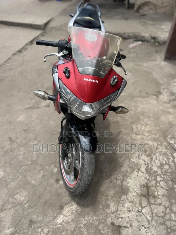 Honda CBR 2011 Red · Photo 1