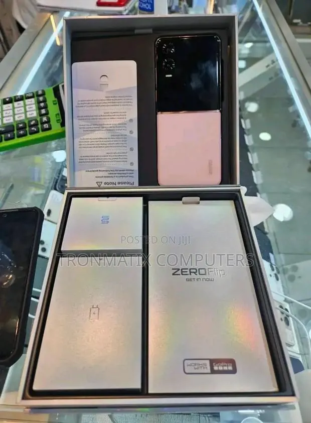 New Infinix Zero Flip 512 GB Gray · Photo 1