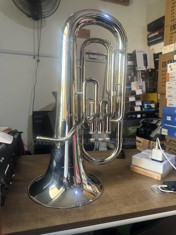 Yamaha 4-Valve Intermediate Euphonium - Clear Lacquer · Photo 1