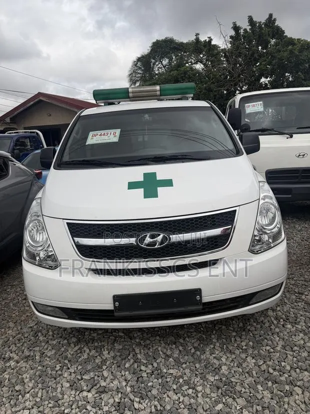 Hyundai Starex 2015 White · Photo 1