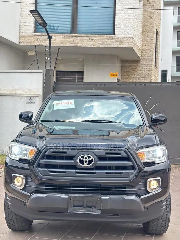 Toyota Tacoma SR5 2018 Black