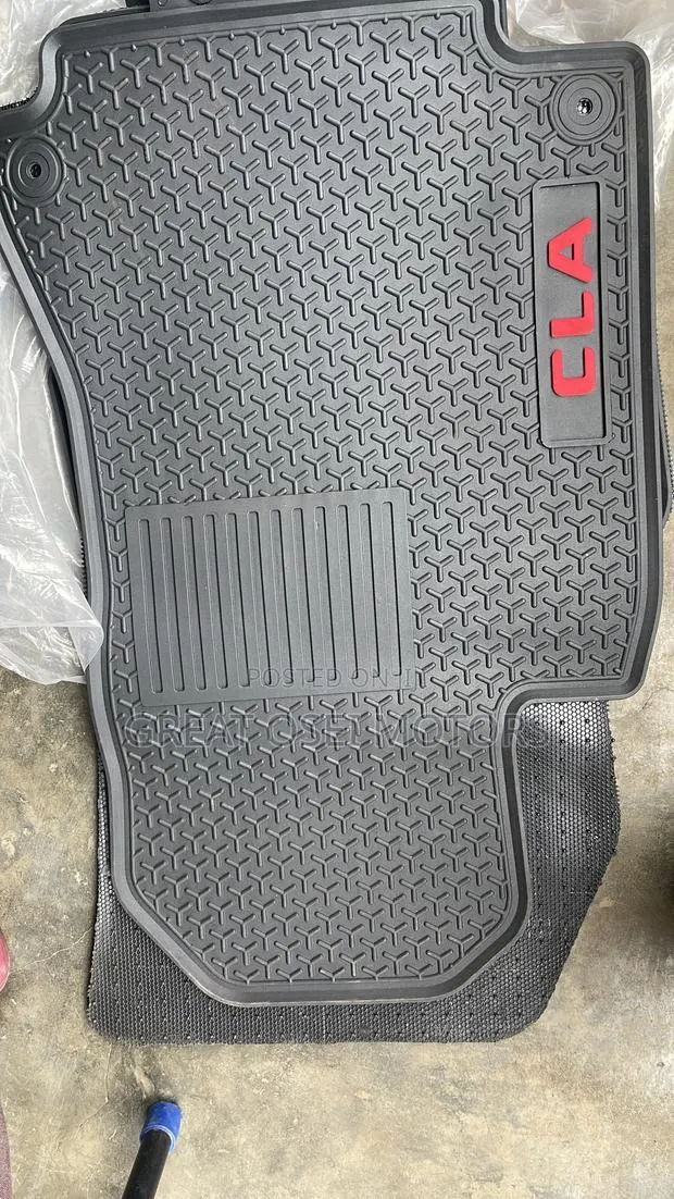 Mercedes Benz Carpet/ Floor ( CLA and GLA) · Photo 1