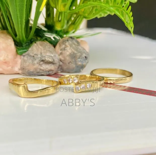 Quality Gold Dust Engagement/Wedding Ring · Photo 1