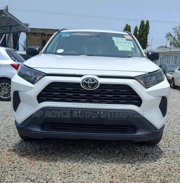 Toyota RAV4 LE AWD 2020 White · Photo 1