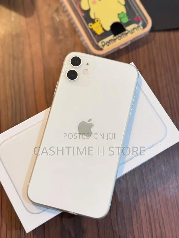 New Apple iPhone 11 128 GB White · Photo 1