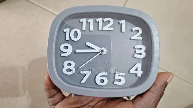 Decorative Student Round Alarm Clock · Photo 1