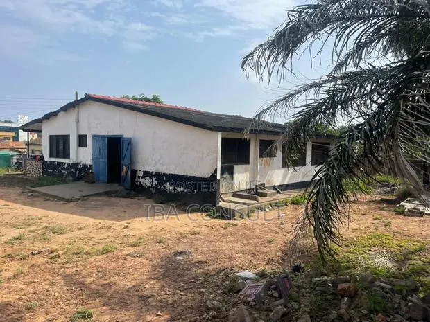 100/100 Plot of Land With Old House on It at Kaneshie for Sale · Photo 1