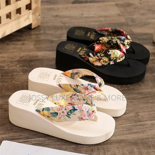 Slippers Small Height-Increasing Non-Slip Clip Flip-Flops Wedge Heel · Photo 1