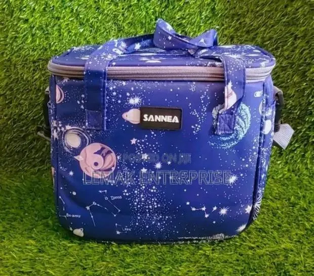 Lunch Bag Insulated for Both Hot and Cold · Photo 1