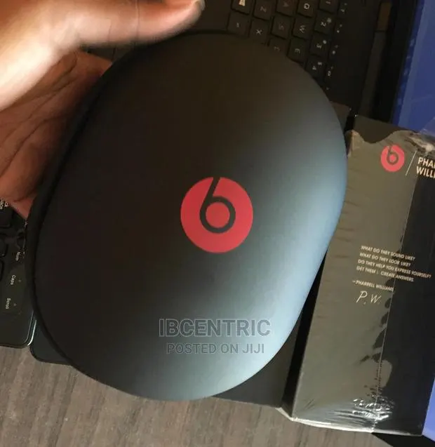 Pharrell Williams Solo Pro Headset · Photo 1